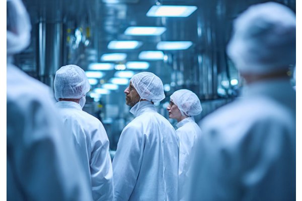 Санитарно-бытовая и общая производственная одежда (халаты, костюмы для уборщиц, рабочие халаты)